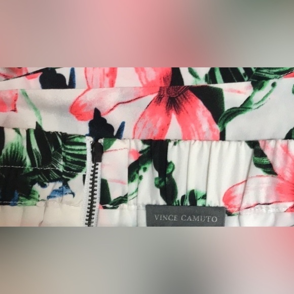 Vince Camuto Size 6 Spring Floral Print & Zipper Closure Skirt. New With Tags. - Picture 3 of 4